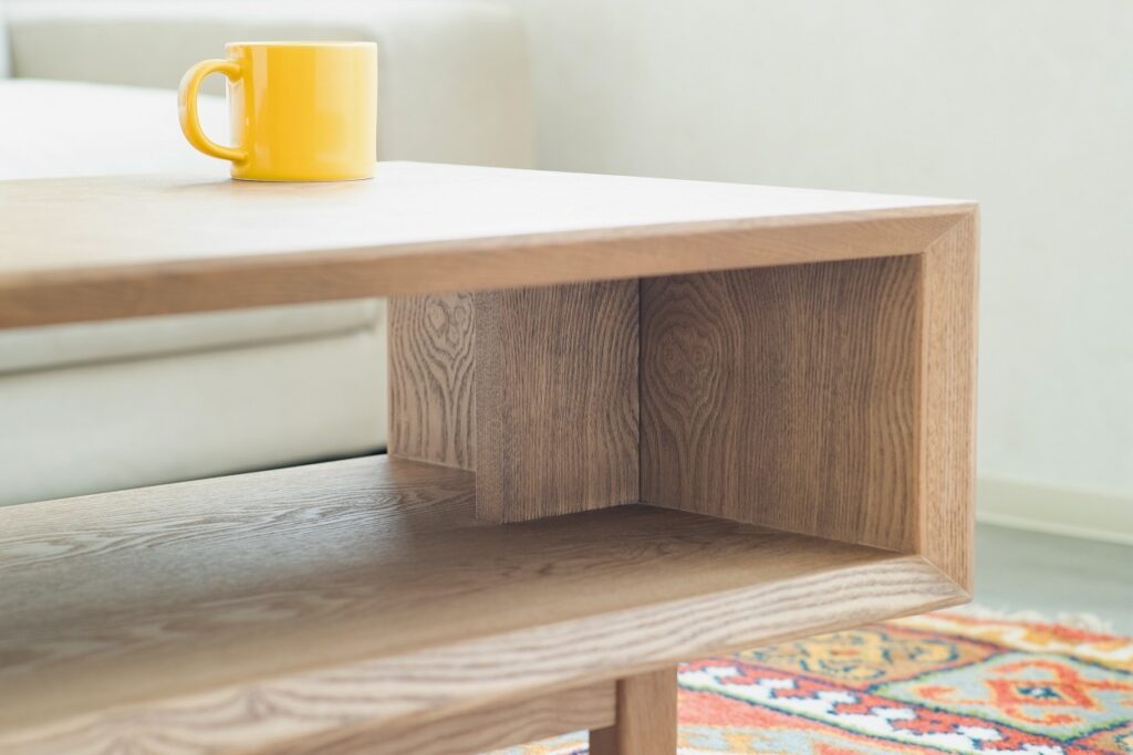 ミニマルなサイズ感で主張し過ぎないシンプルなリビングテーブルです