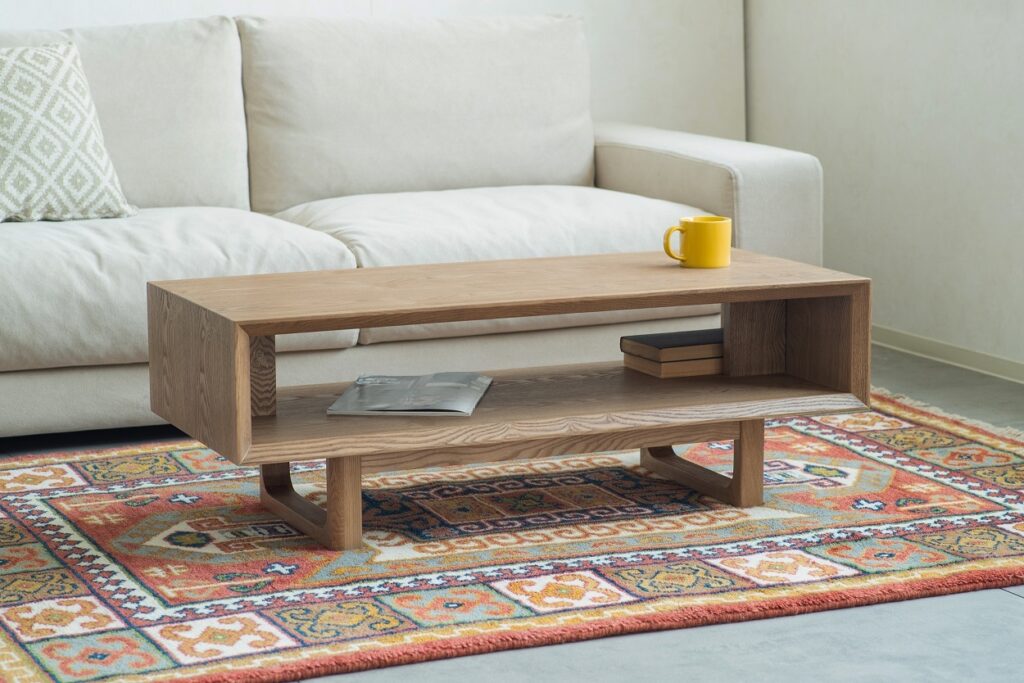 ミニマルなサイズ感で主張し過ぎないシンプルなリビングテーブルです