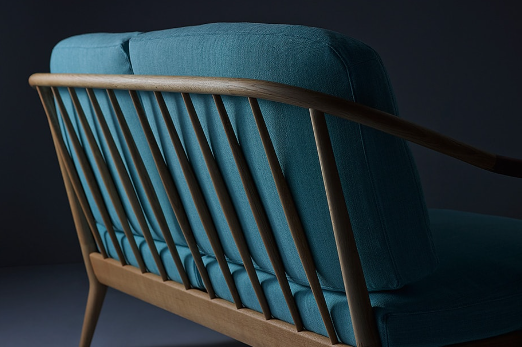 <p>WHITE WOODには、このシリーズのために開発された<br />
塗装色がつかわれています。オイルナチュラル色という名の通り、<br />
ウレタン塗装でありながらオイルフィニッシュのような仕上がり感。<br />
定期的なメンテナンスを必要とすることなく、<br />
オイル仕上げのような自然な風合いを楽しめます。</p>